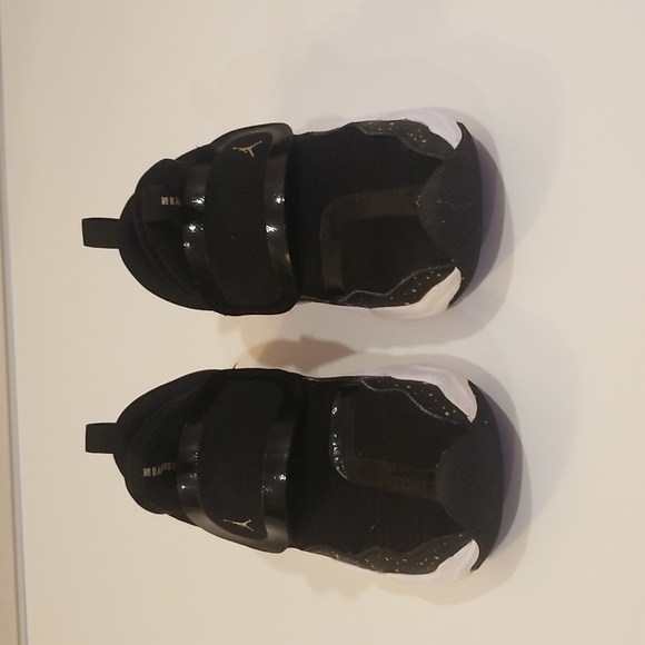 Kids Jordan Sneakers - Picture 4 of 11